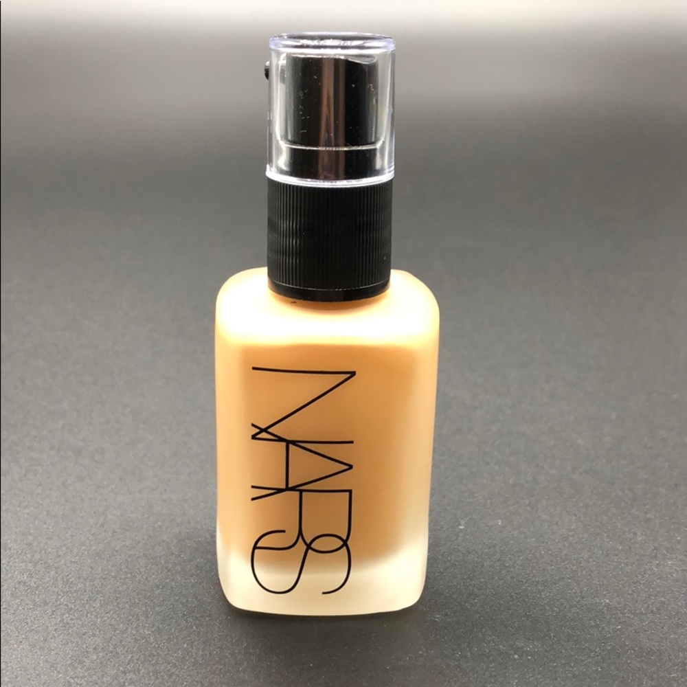 Nars sheer matte foundation med dark 2